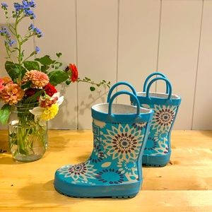 Oaki gently used frozen bursts blue floral toddler girls boot size 5